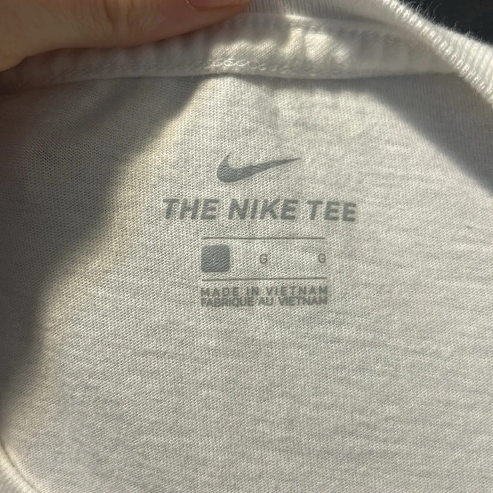 Nike The Nike Tee White Crop Top USA Raised‎ Lettering L